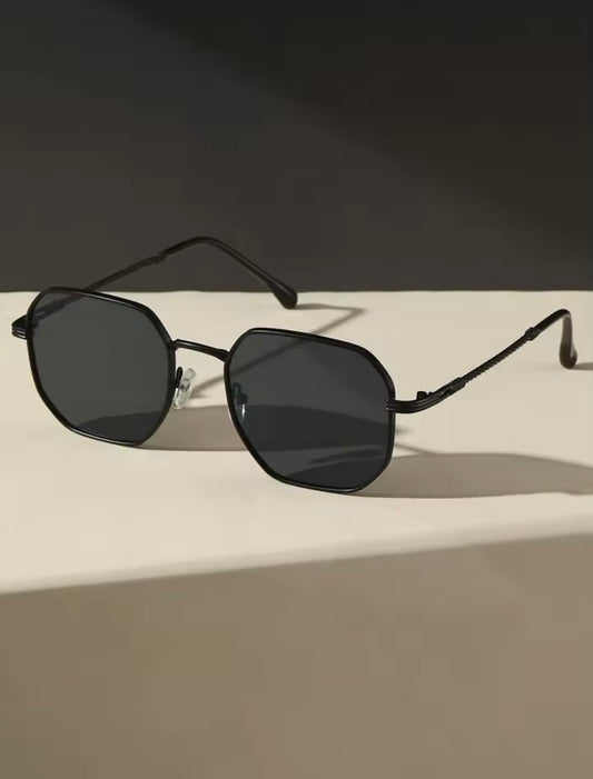 Moderne Vintage-Sonnenbrille mit Metallrahmen
