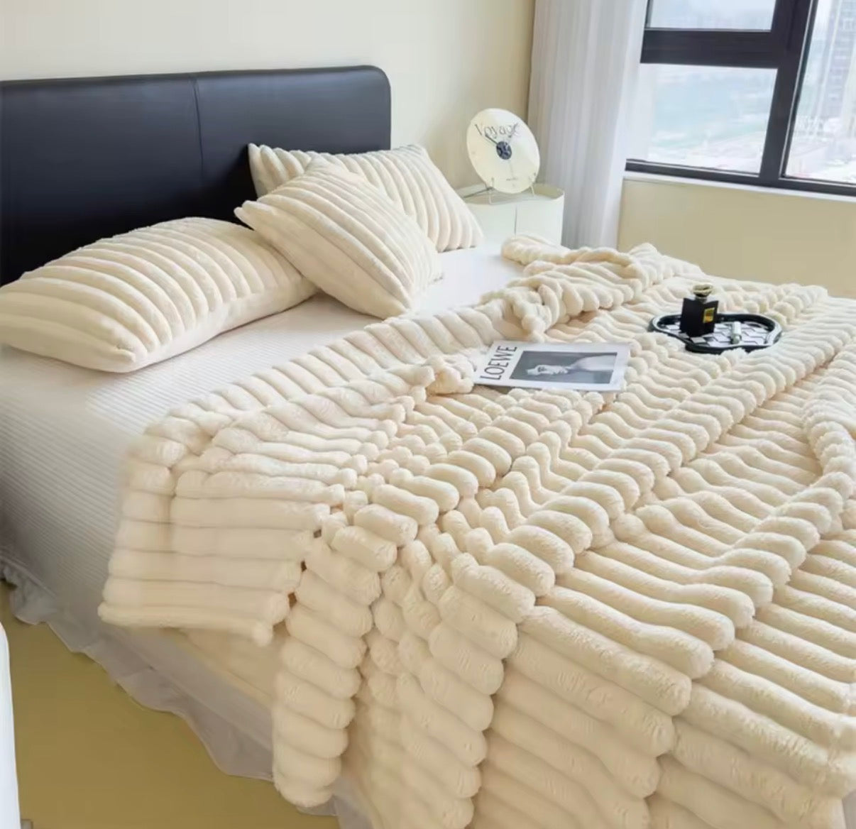 Manta Multifuncional de Rayas Anchas y Color Sólido | Cálida, Suave y Perfecta para Cama, Siesta o Mascotas