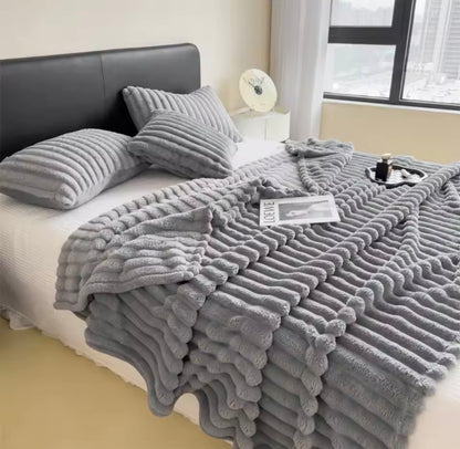 Manta Multifuncional de Rayas Anchas y Color Sólido | Cálida, Suave y Perfecta para Cama, Siesta o Mascotas