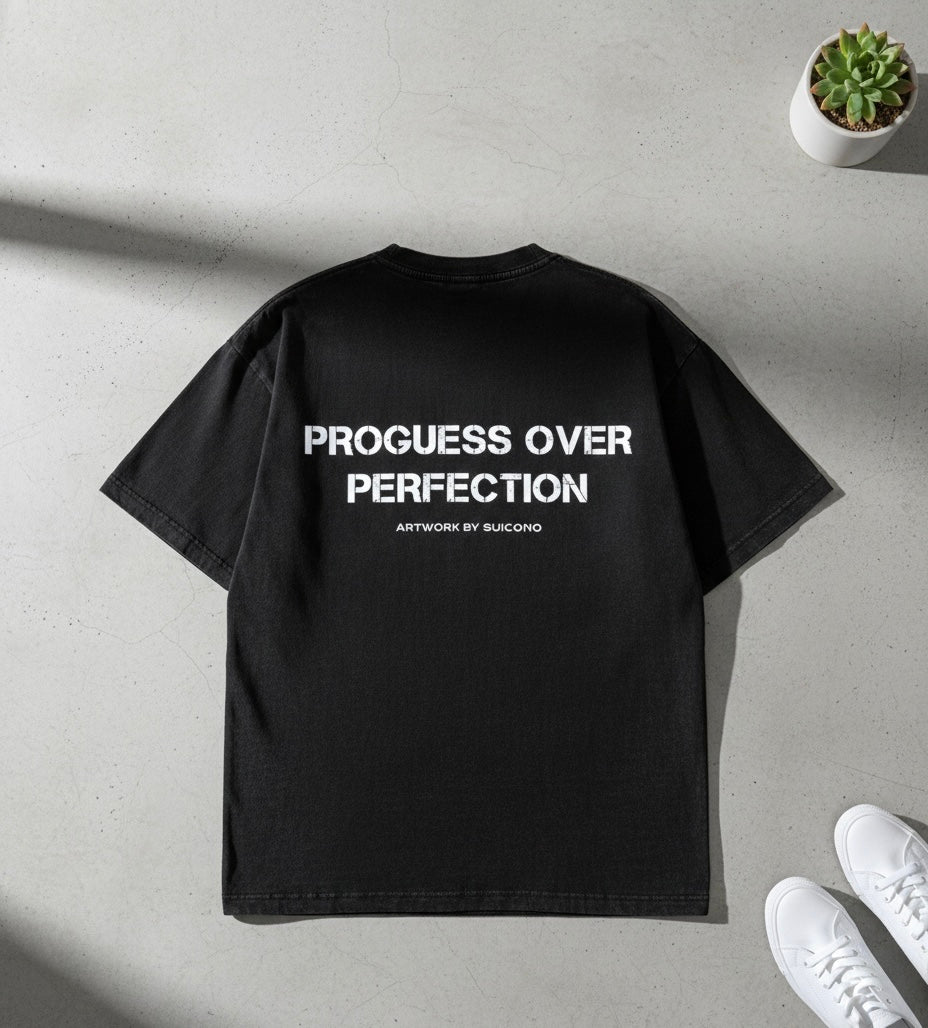 Camiseta Oversize Negra "Progress Over Perfection" | Suicono