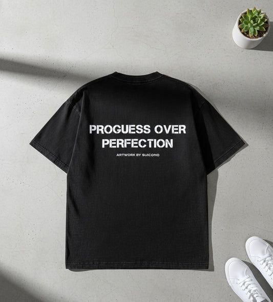 Camiseta Oversize Negra "Progress Over Perfection" | Suicono