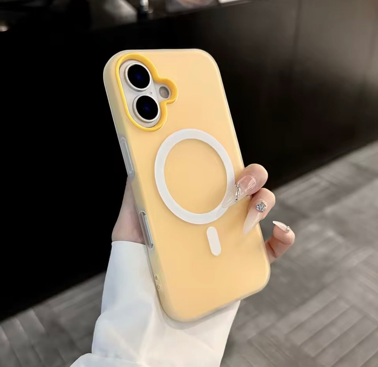 Funda Magsafe Mate Caramelo 2 en 1 para iPhone 17/16/15/14/13– Transparente y Magnética Amarilla